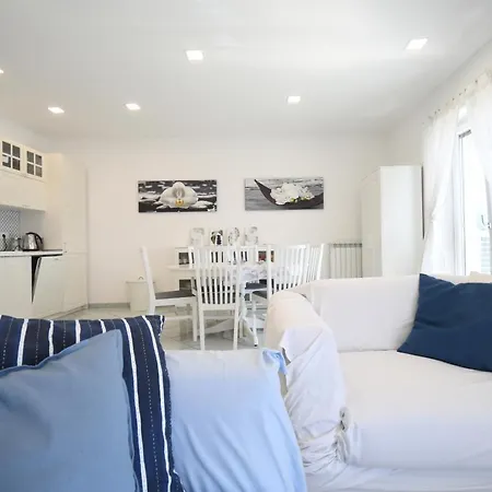 Blue Sea Holiday home Meta
